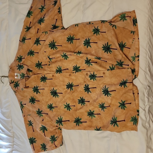 Hawaiian Shirt Lot of Three - Picture 3 of 7